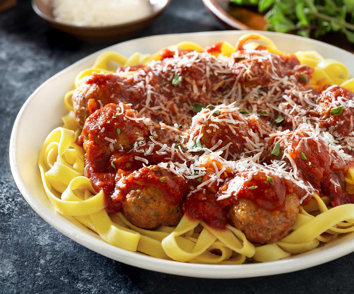 Pasta with meatballs and tomato sauce.