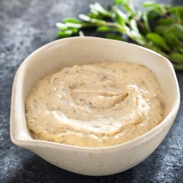 White pizza sauce in a bowl.